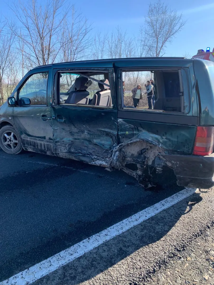 Trei Persoane Au Fost Transportate La Spital N Urma Unui Accident