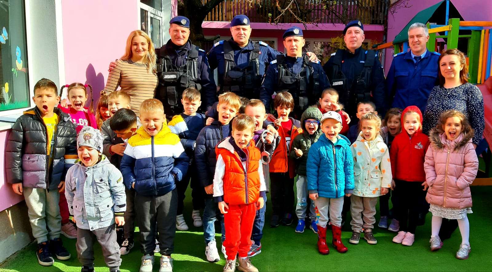 Jandarmii arădeni au „descins” la Grădinița P.P „BAMBI” din Arad